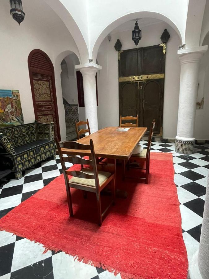 The Riad Hostel Танжер Екстериор снимка