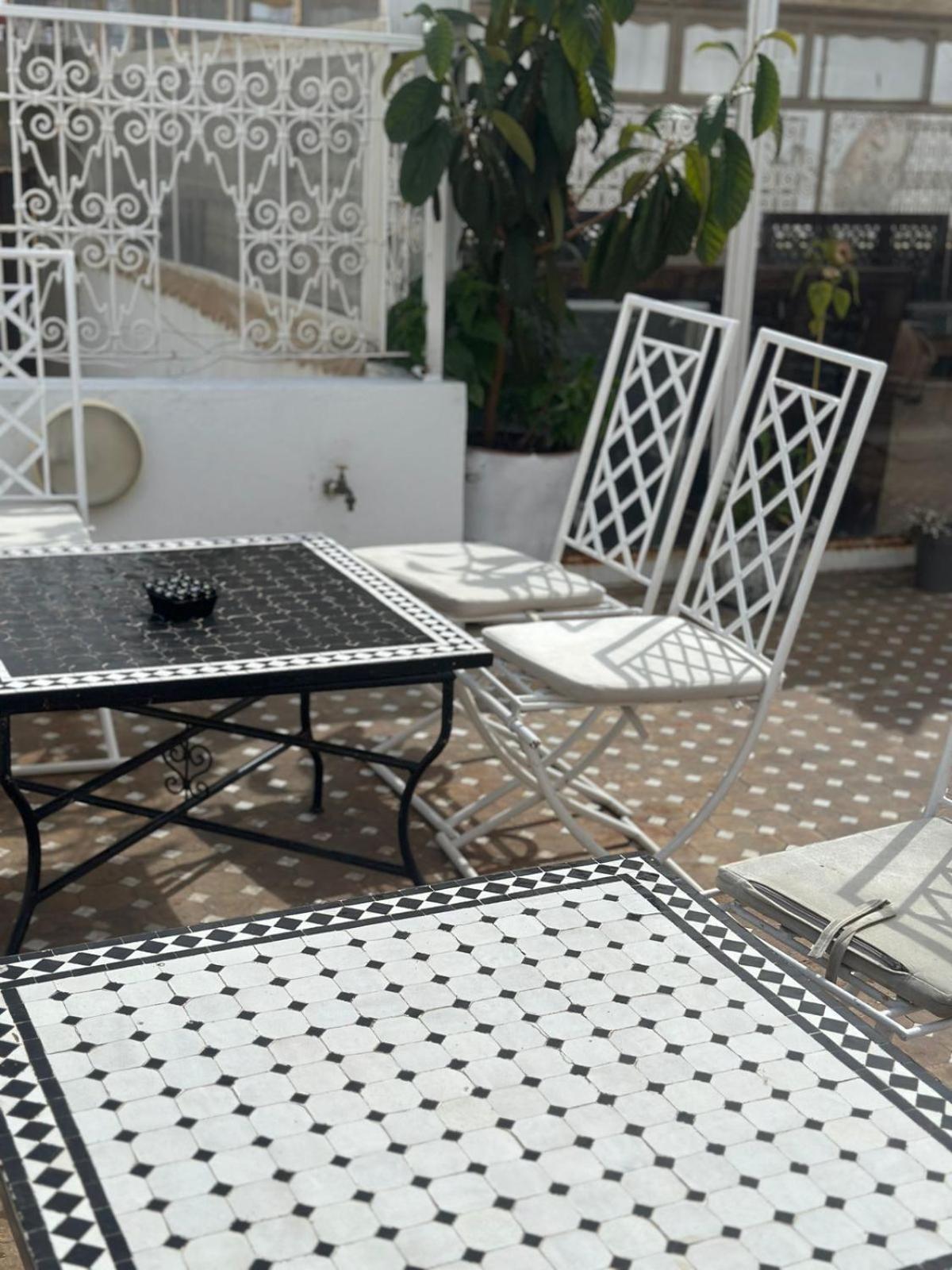 The Riad Hostel Танжер Екстериор снимка