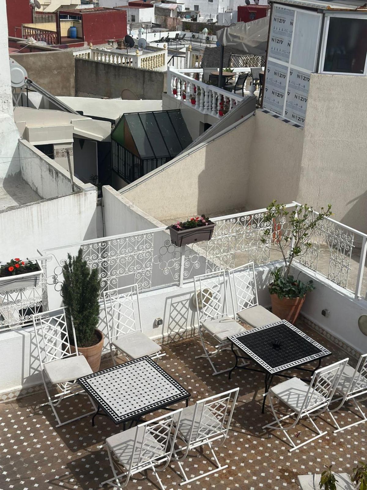 The Riad Hostel Танжер Екстериор снимка