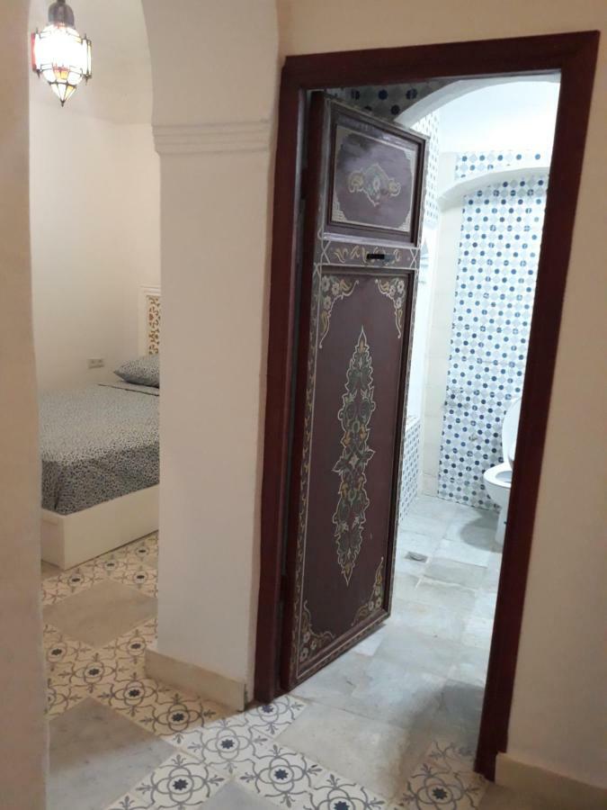 The Riad Hostel Танжер Екстериор снимка